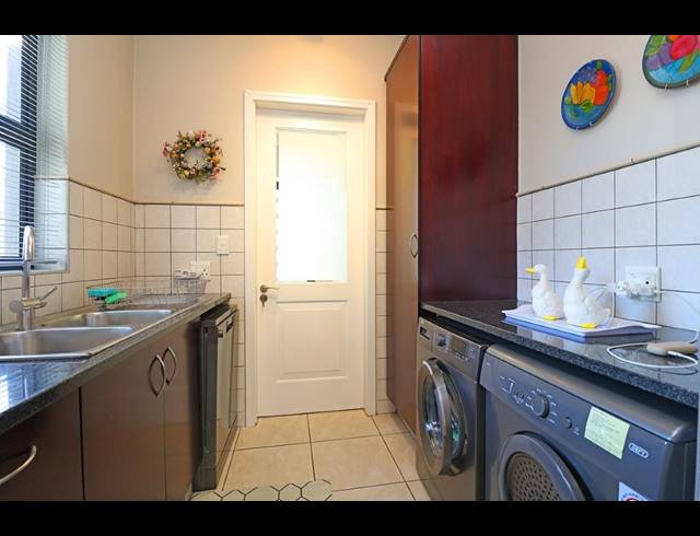3 BEDROOM APARTMENT FOR SALE IN BEDFORDVIEW